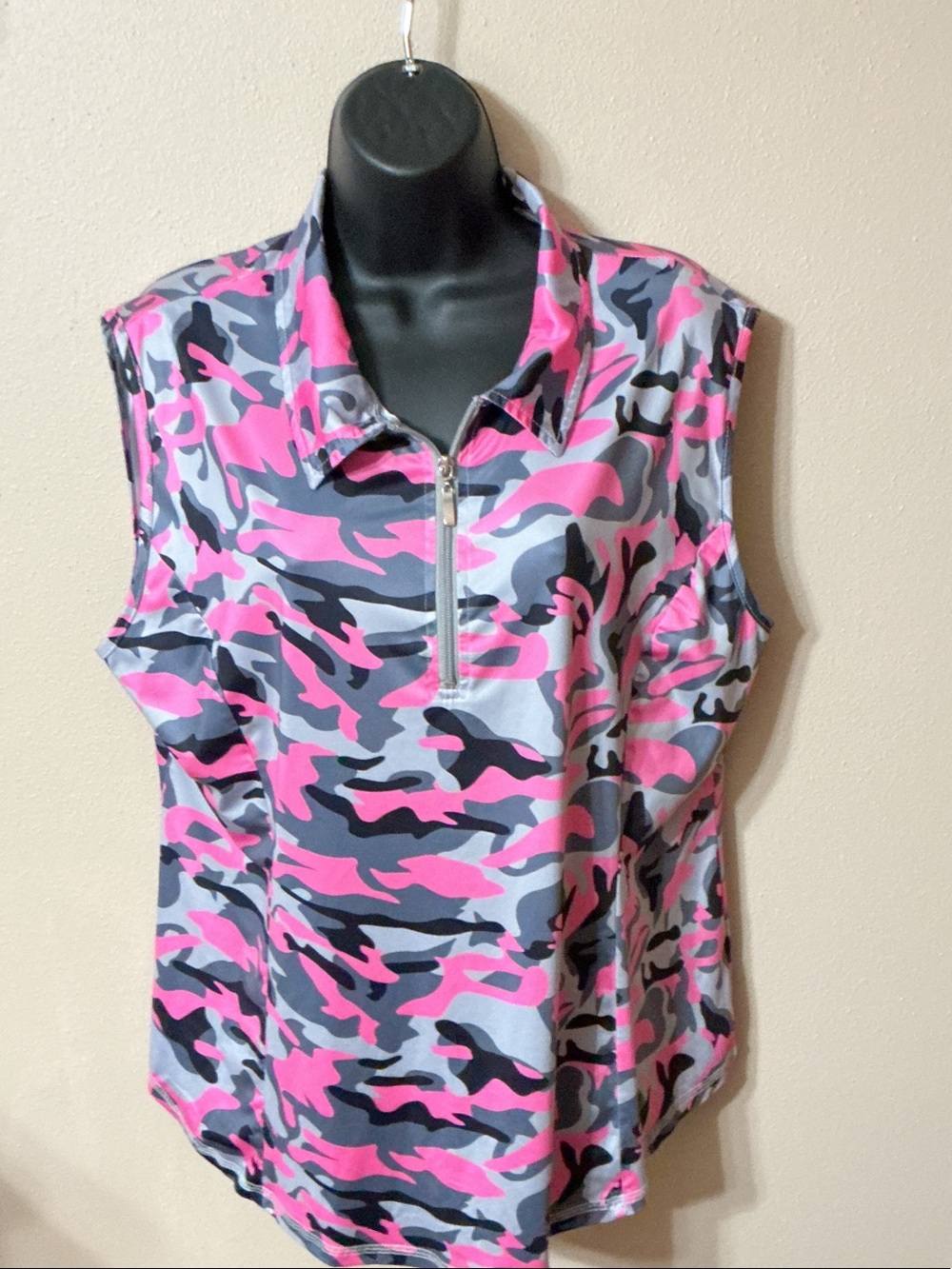 Sleeveless Pink Camo Collared Zip-Front Golf Polo